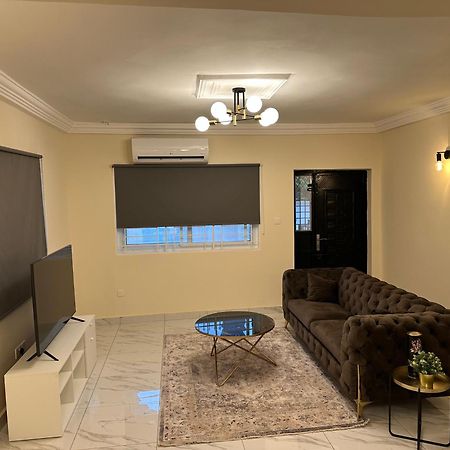 After 5 Apartment 1- 3 Spacious En-Suite Bedrooms Freetown Buitenkant foto