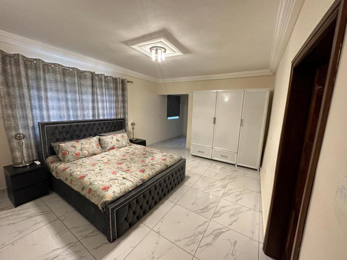 After 5 Apartment 1- 3 Spacious En-Suite Bedrooms Freetown Buitenkant foto