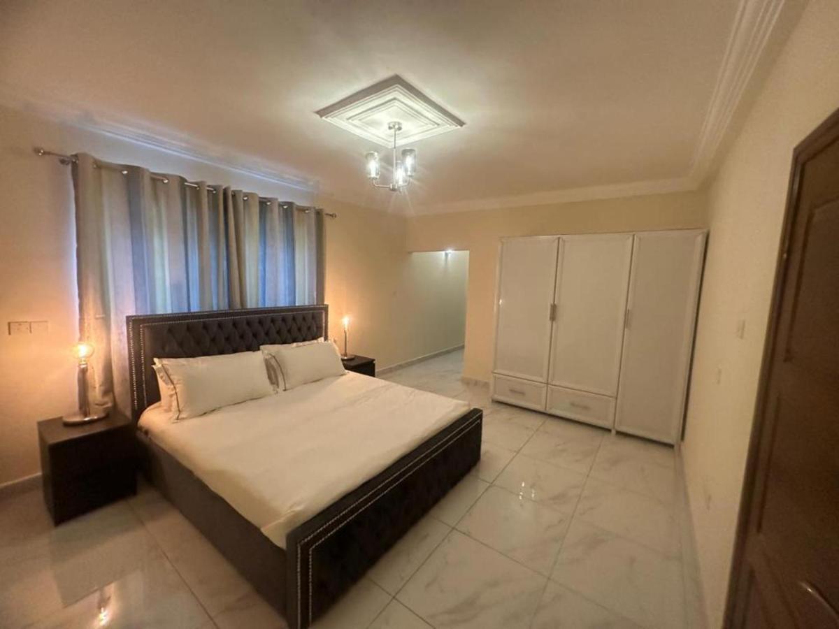 After 5 Apartment 1- 3 Spacious En-Suite Bedrooms Freetown Buitenkant foto