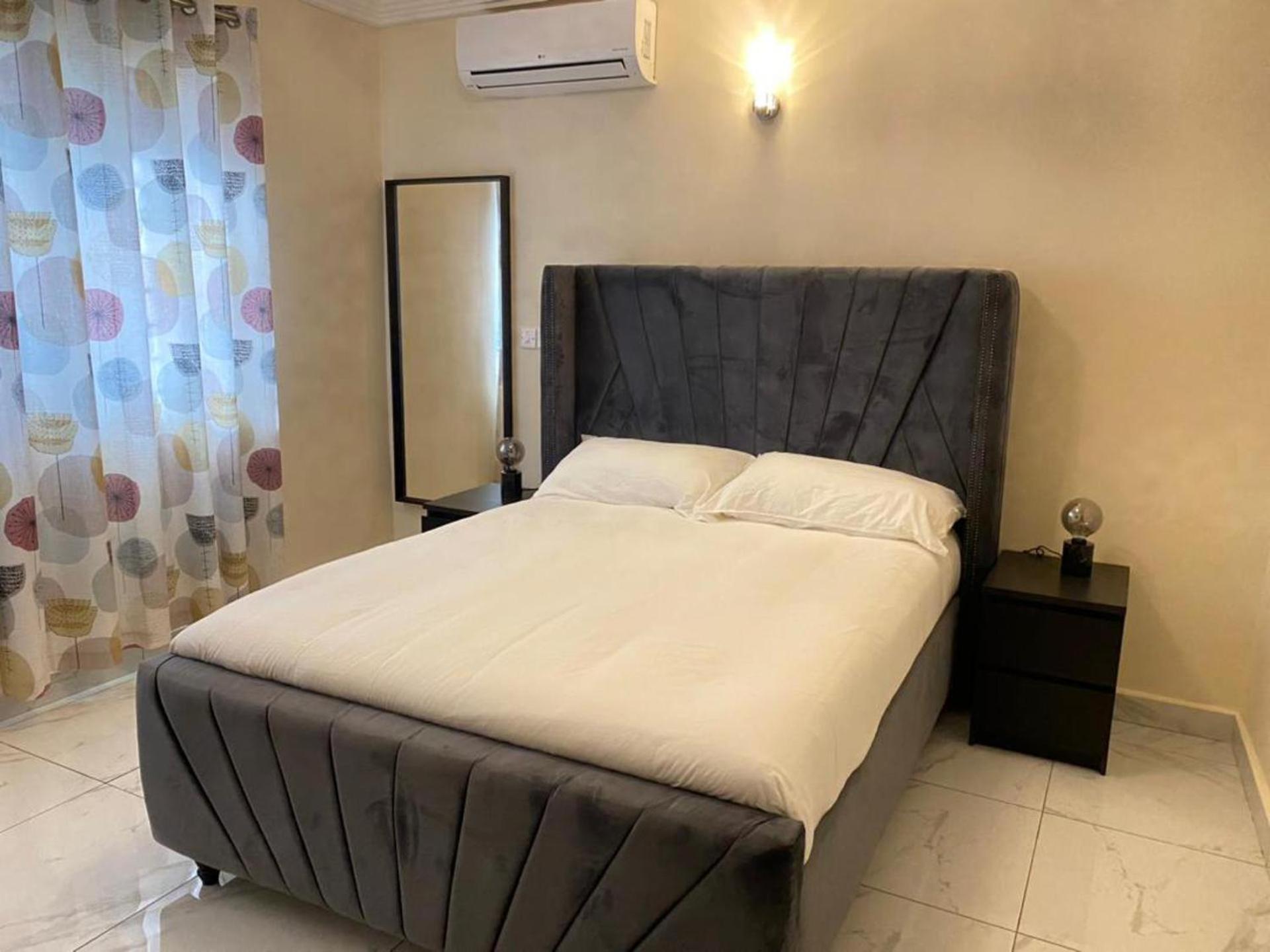 After 5 Apartment 1- 3 Spacious En-Suite Bedrooms Freetown Buitenkant foto