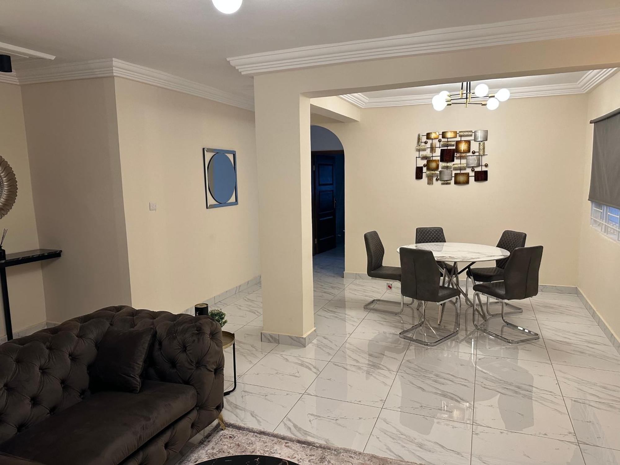 After 5 Apartment 1- 3 Spacious En-Suite Bedrooms Freetown Buitenkant foto