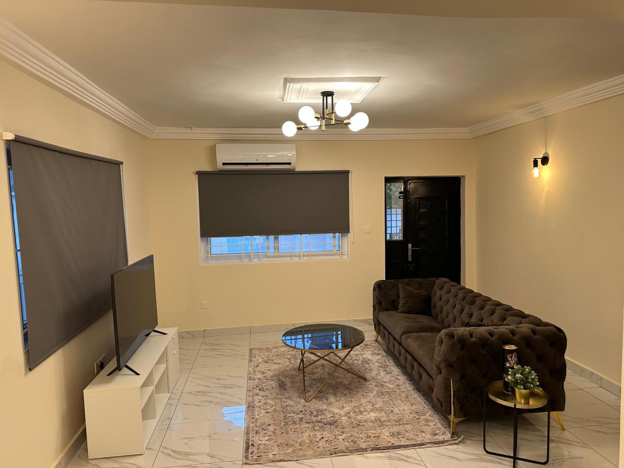 After 5 Apartment 1- 3 Spacious En-Suite Bedrooms Freetown Buitenkant foto