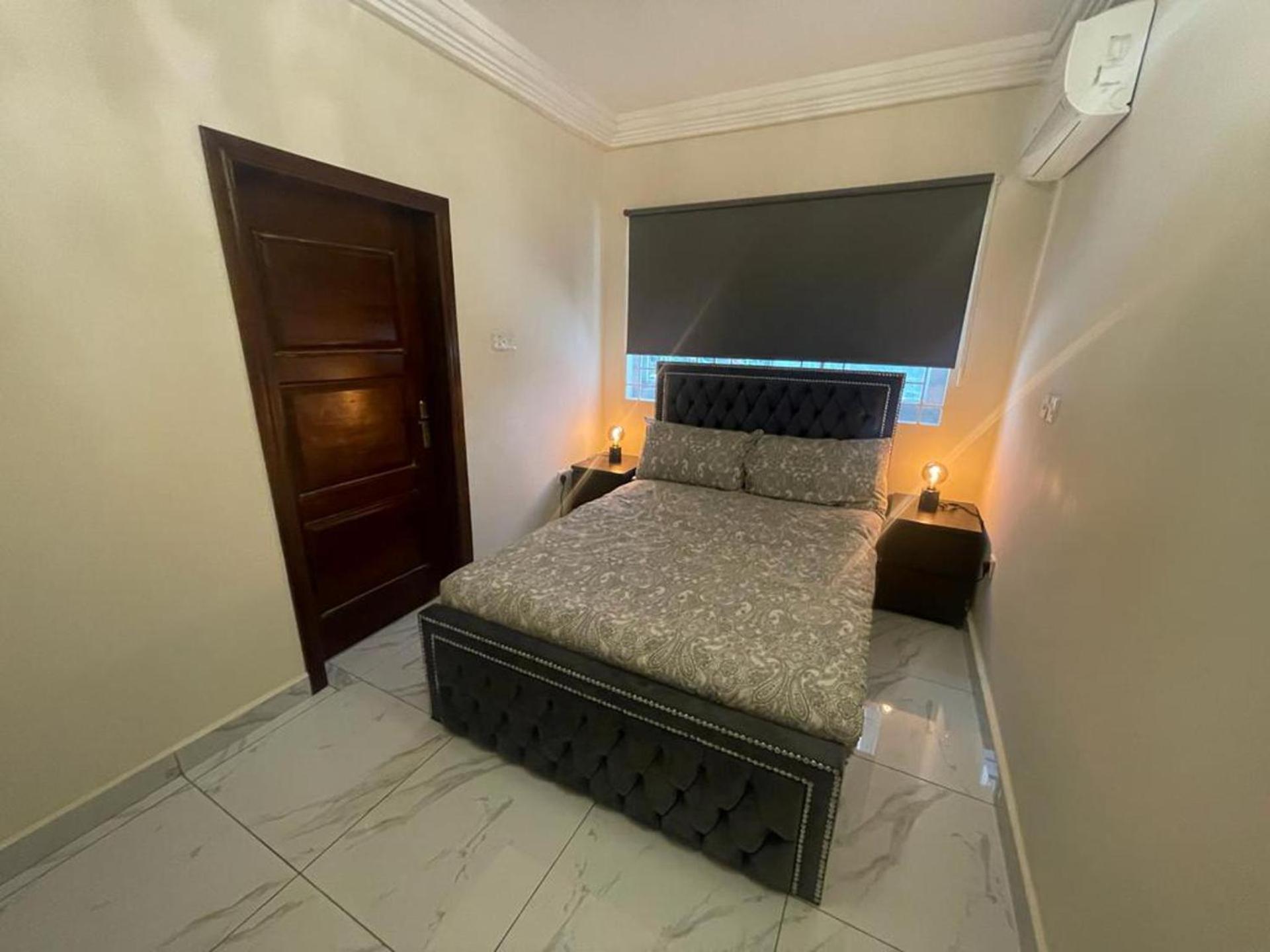 After 5 Apartment 1- 3 Spacious En-Suite Bedrooms Freetown Buitenkant foto