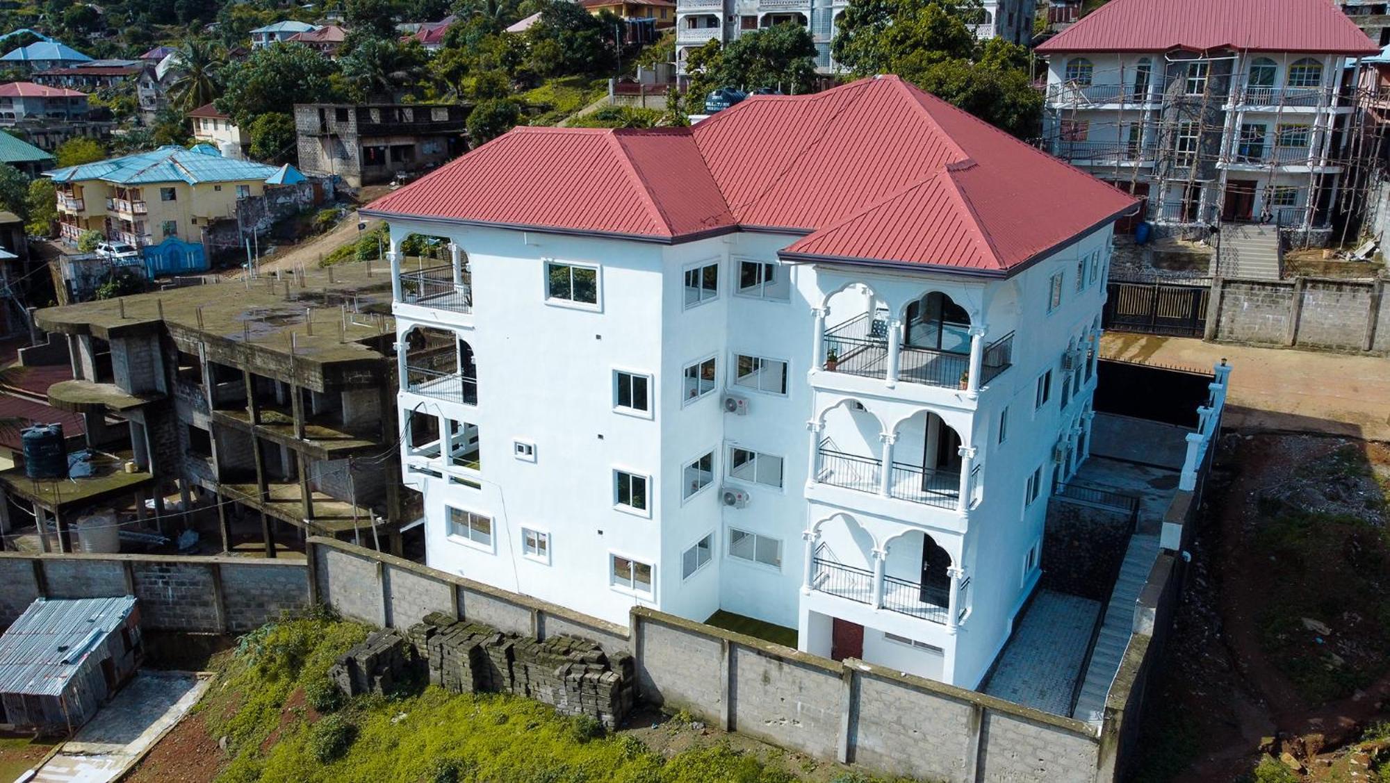 After 5 Apartment 1- 3 Spacious En-Suite Bedrooms Freetown Buitenkant foto